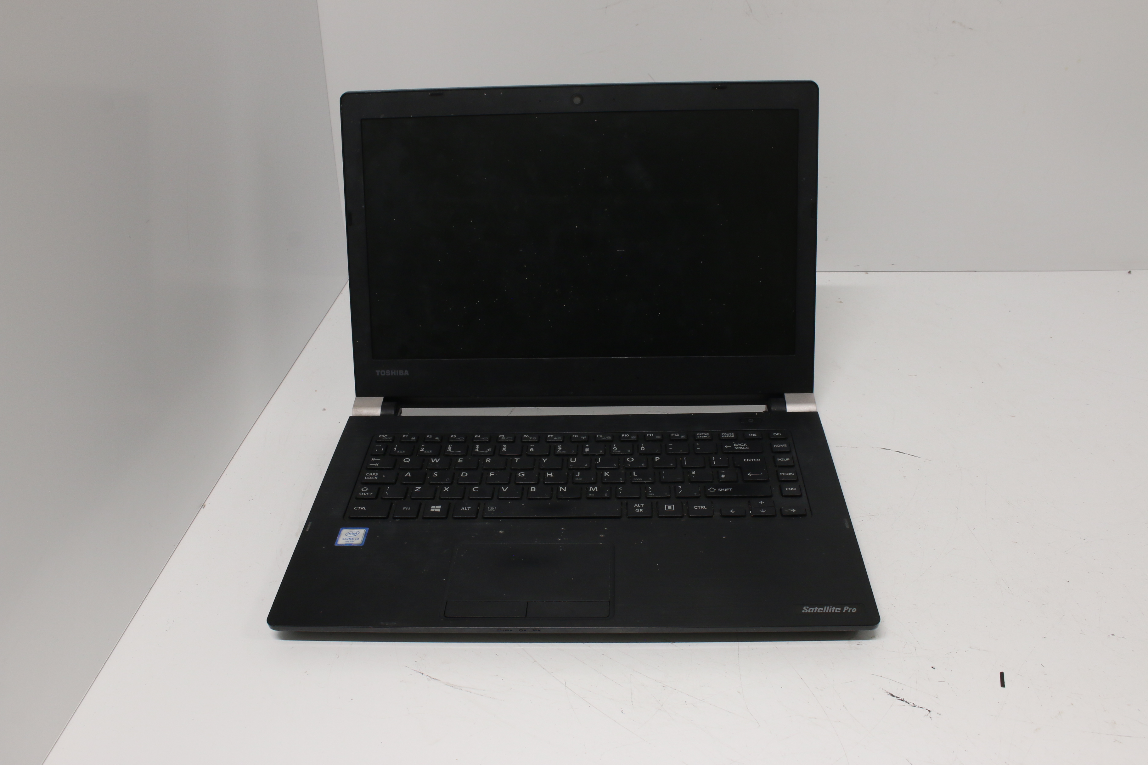 Toshiba Satellite Pro A40-C-108 Ersatzteile und Reparaturen und Parts ohne Ram ohne HDD